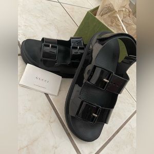 Gucci Isla buckled rubber sandals